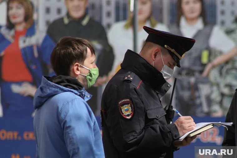 Граждане разрешили властям следить за собой, но только на время карантина