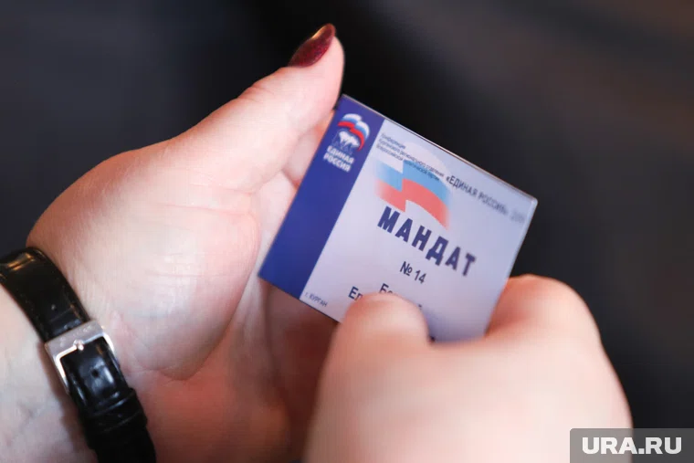 Семь единороссов откажутся от мандатов в заксо ЯНАО