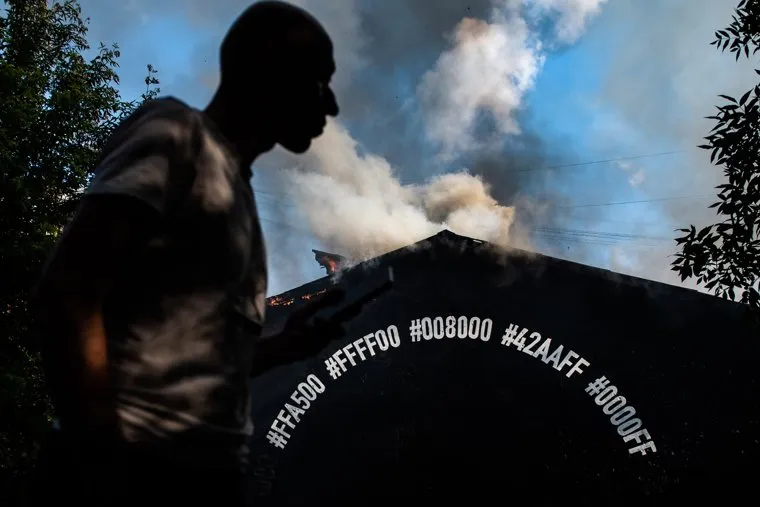 Пожар в здании бывших мастерских Союза художников на улице Сони Морозовой. Екатеринбург