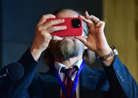 Китайские бренды переманят старых владельцев iPhone в 2026 году