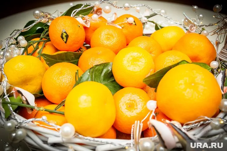По прогнозам сотрудников тюменских продуктовых, к нового году цена на мандарины подскочит до 400 рублей за килограмм