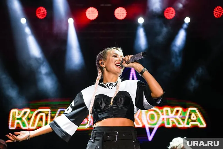 Сейчас Клава Кока находится в Исландии