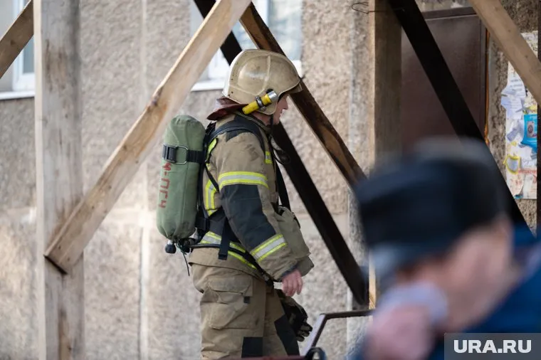 Спасатели вынесли пермячку из пожара