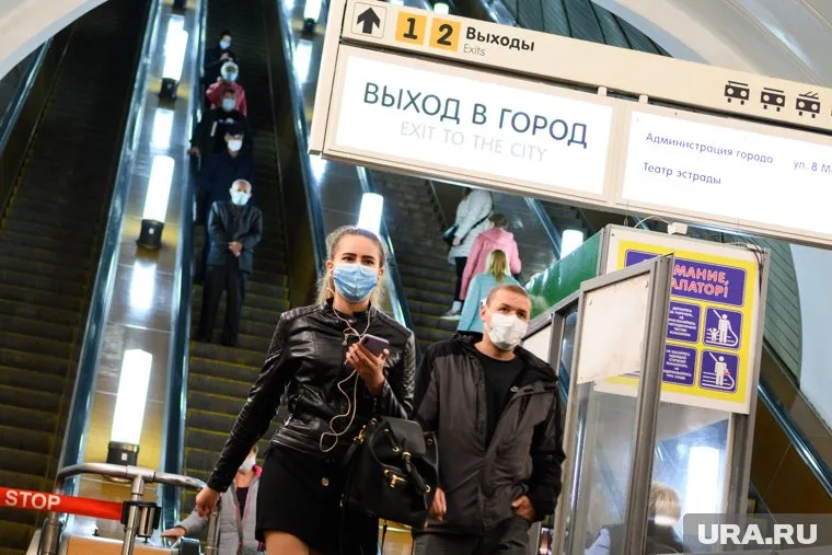 Анатолий Альтштейн призвал россиян снизить число контактов с людьми и носить маски