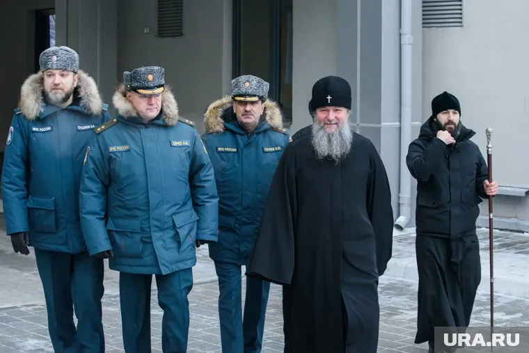 Даниил Сидоров (справа) женат и воспитывает сына. Что толкнуло его домогаться до девушки, выяснит следствие