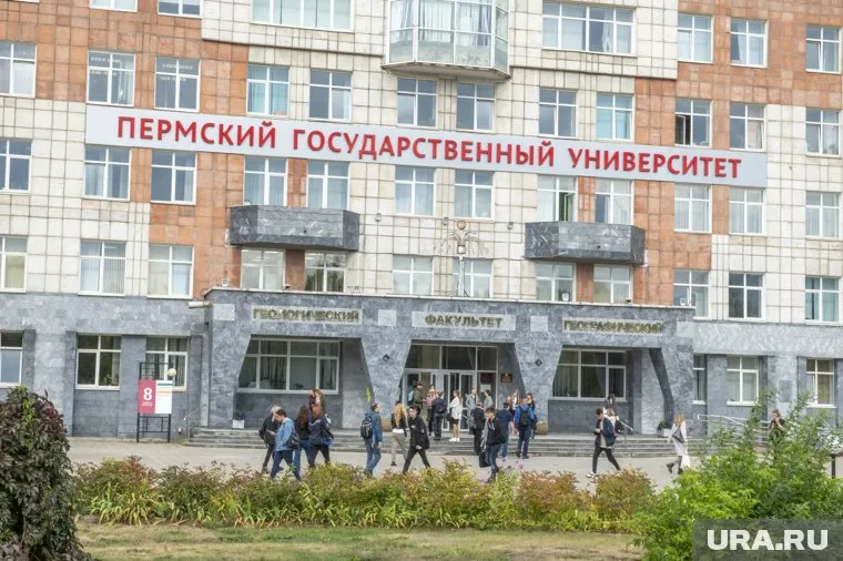 Часть сотрудников вуза сообщили, что вовремя не получили авансы