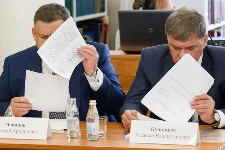 Съезд СОСПП при участии ВРИО губернатора Свердловской области Евгения Куйвашева. ЕКатеринбург, чеканов алексей, кушнарев алексей, бумаги, документы