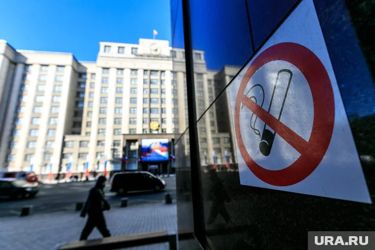 Курение назвали усугубляющим фактором в развитии вируса