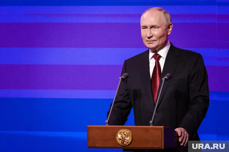 Владимир Путин наградил тюменцев медалями ордена "Родительская слава"