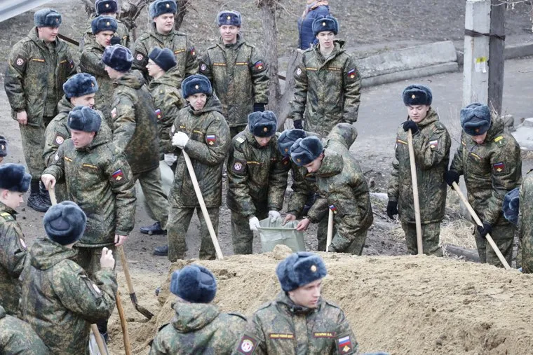 Подготовка к наводнению. СНТ КМЗ-1. Шоссе Тюнина. Курган