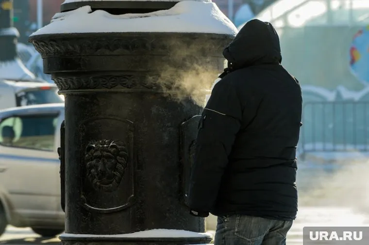 Мужчина нуждается в медицинской помощи, сообщают волонтеры