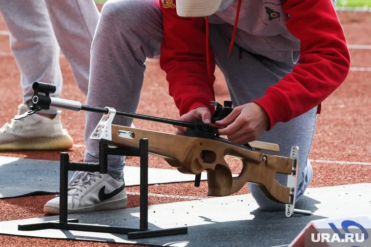 Аркадий Турбин на протяжении 20 лет работает с незрячими спортсменами (архивное фото)