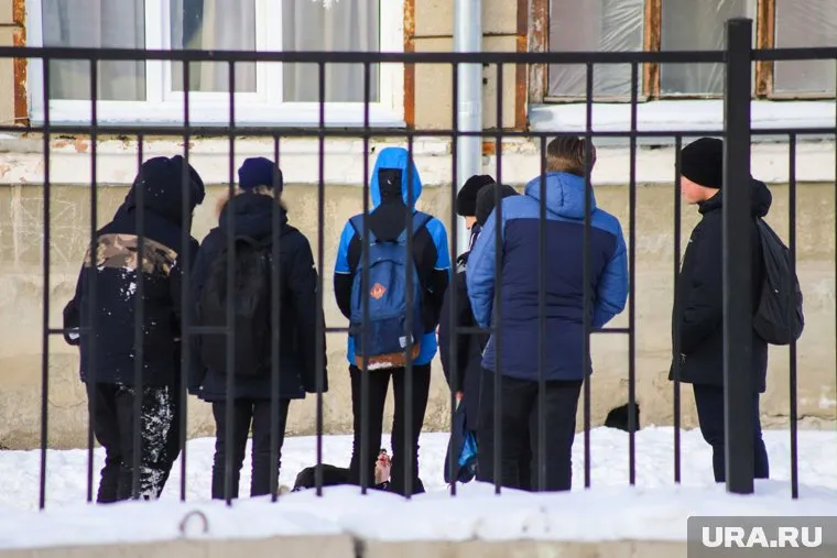 Школьников в Перми научили разгонять протест