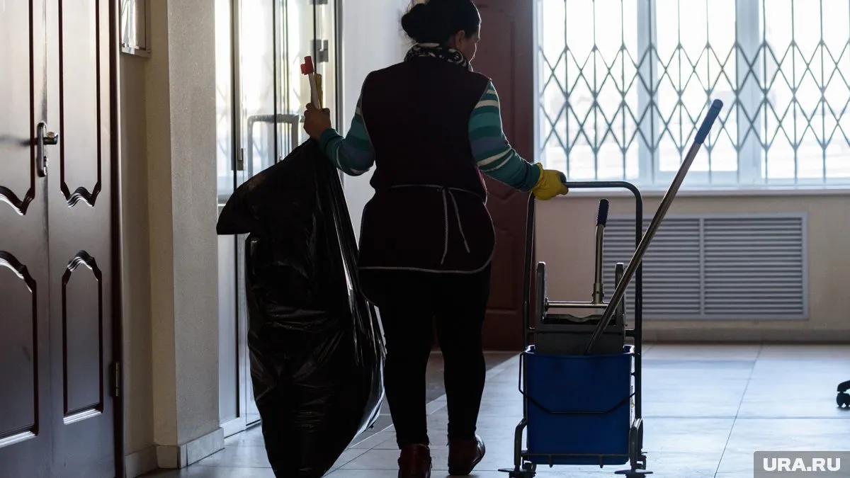 Порно әйелін жыныстық қатынасқа мәжбүрлеген Орыс порно актрисасы