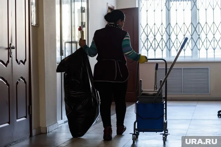 Власти ХМАО отреагировали на скандал единоросса с уборщицей