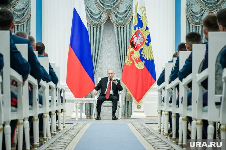 Путин встретился с участниками программы "Время героев"