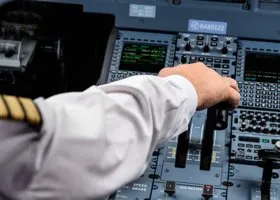 Заслуженный пилот: обучение российских летчиков под угрозой