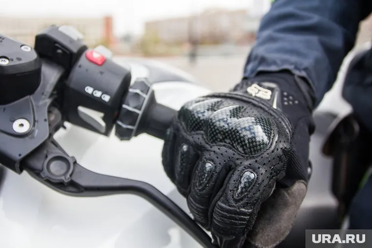 Байкеру оказали первую медицинскую помощь