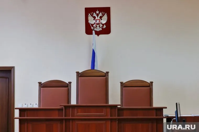 Свидетель запуталась в показаниях, давила ли на нее подсудимая, требуя взятку с выплаченной премии