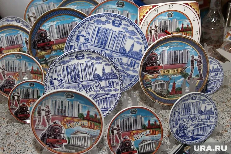 Товаров с символикой Кургана на маркетплейсе не очень много, но выбор все же есть
