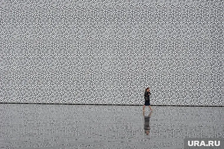 Это связано с уменьшением числа мигрантов в стране