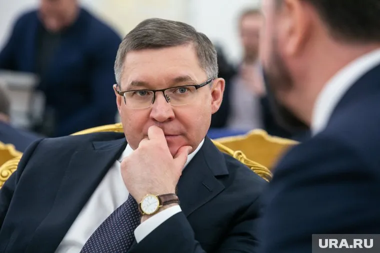 Владимир Якушев призвал строго следить за соблюдением дистанции и масочного режима