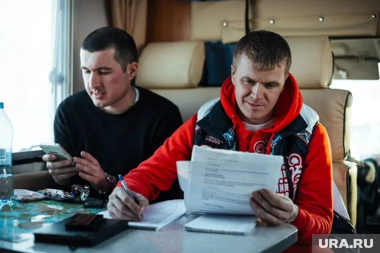 Константин Репин (справа) успел прославиться как автор автопробега на «Победах», политтехнолог, проректор вуза