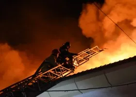 В Сокологоровке эвакуируют жителей из-за огня, охватившего сразу несколько улиц