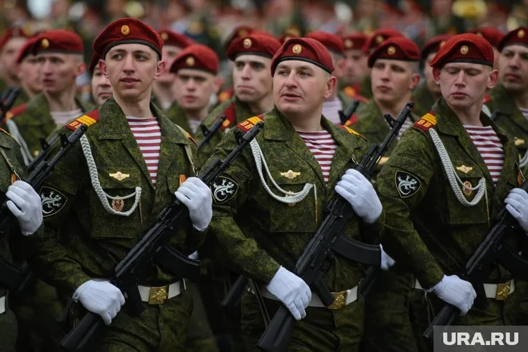 Краповые береты отныне - оплот власти. Полицейские ОМОН и СОБР — им в помощь