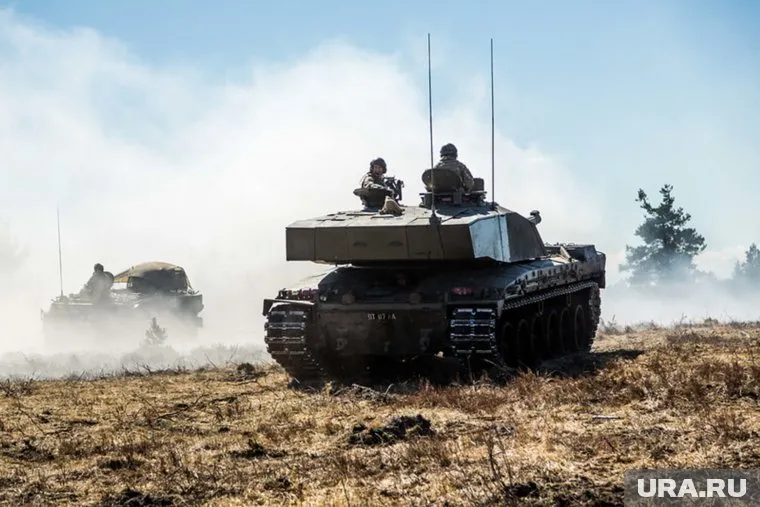 Британия передаст свои танки Challenger 2 либо к Пасхе, либо к лету, заявил Бен Уоллес