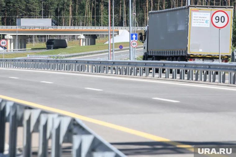 Мужчину чудом не сбили на дороге (архивное фото)