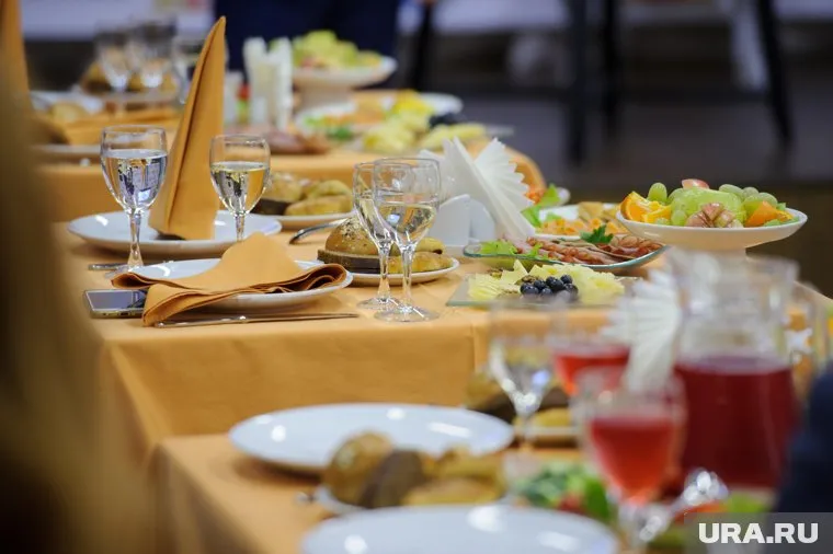 Общепит открыли под Новый год