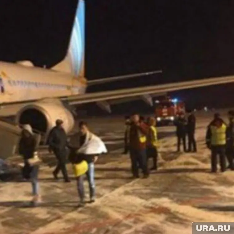 Пассажиров отправили в Екатеринбург автобусами