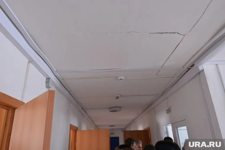 Власти городского округа обещали отремонтировать кровлю школы летом 2022 года