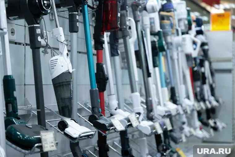 Цены на самые простые классические пылесосы начинаются от четырех тысяч рублей