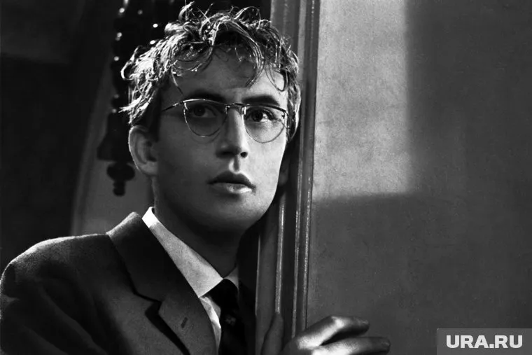 Василий Ливанов по-прежнему находится в тяжелом состоянии в реанимации отделения неврологии НИИ имени Склифосовского