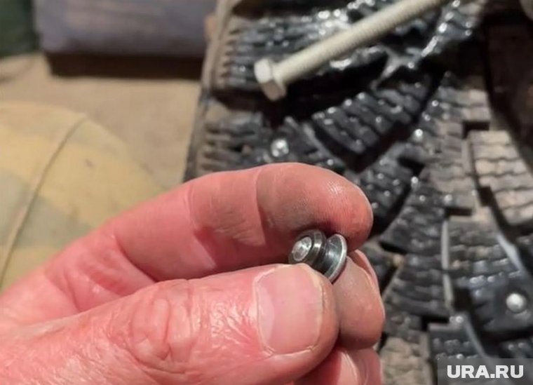 Челябинцы все чаще самостоятельно восстанавливают шипы на зимней резине. Видео