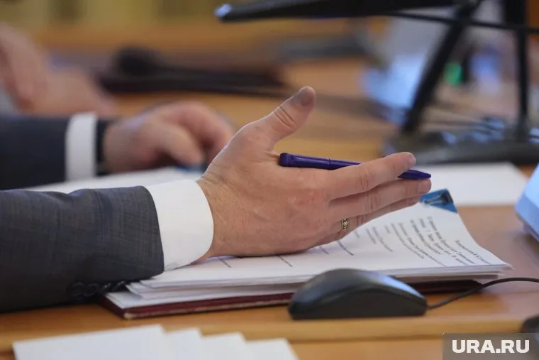 Мэр Югорска предложил провести встречу с педколлективом