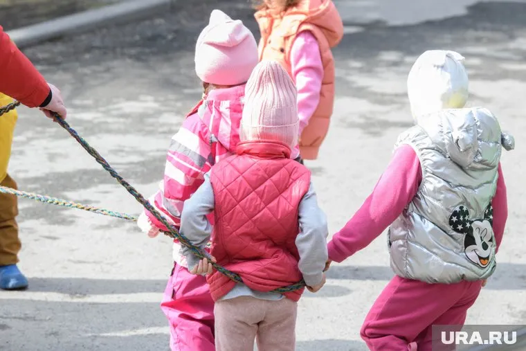 Заявительница воспитывает троих детей (архивное фото)