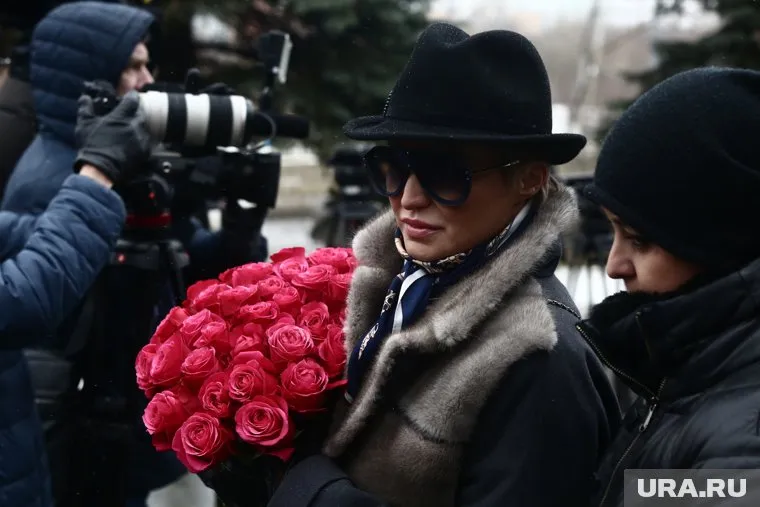 По мнению Миро, Катя Лель решила напомнить о себе, воспользовавшись похоронами коллеги