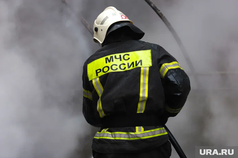 Спасатели завершили эвакуацию людей из горящего педагогического колледжа