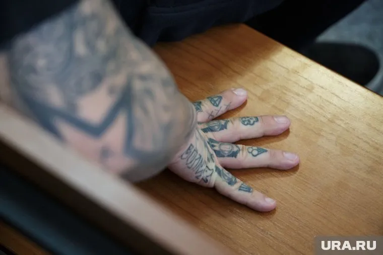 Руслан Гоминов выпил стакан воды вместе с живой рыбой внутри