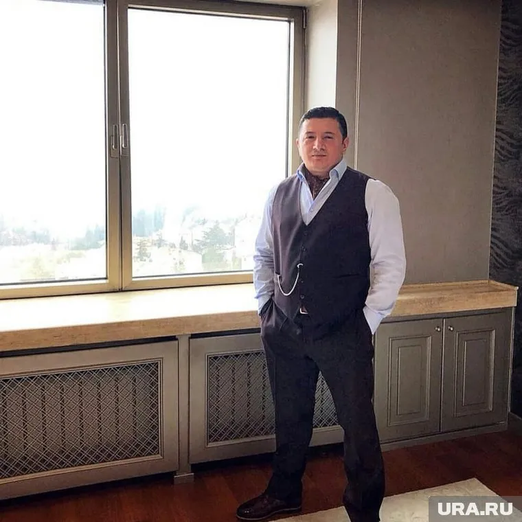 Надир Салифов (Гули) обладает преимуществом перед своим оппонентом