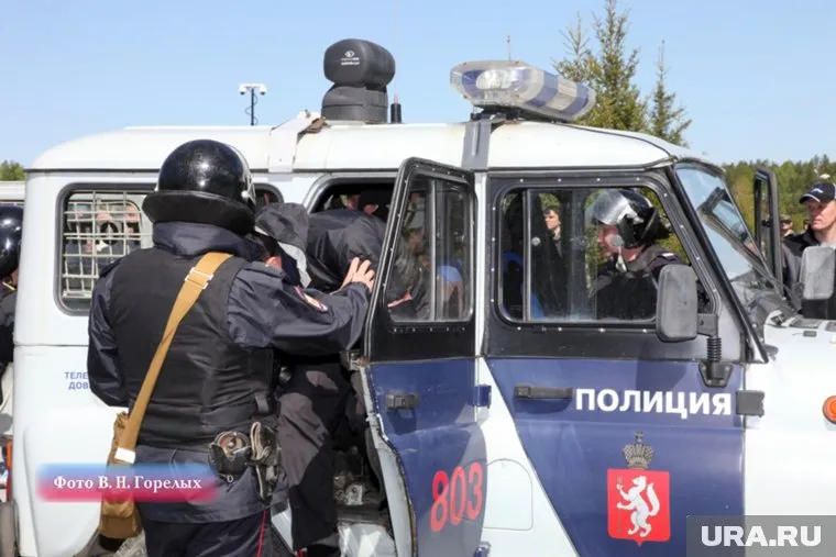 Пьяный дебошир успел ранить полицейского