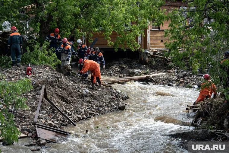 Спасатели нашли тело женщины возле Каховской ГЭС, сообщают экстренные службы (архивное фото)