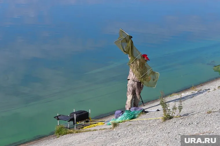 Для ловли мужчина использовал сети