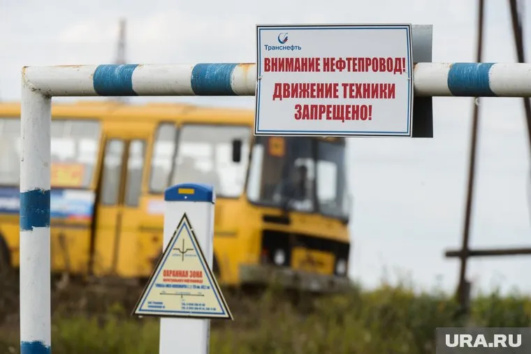 Спасатели перекрыли 400 км нефтепровода