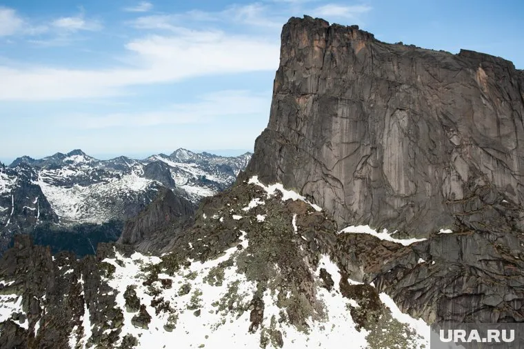 Мужчина уже третью ночь проводит в горах без запасов воды и еды