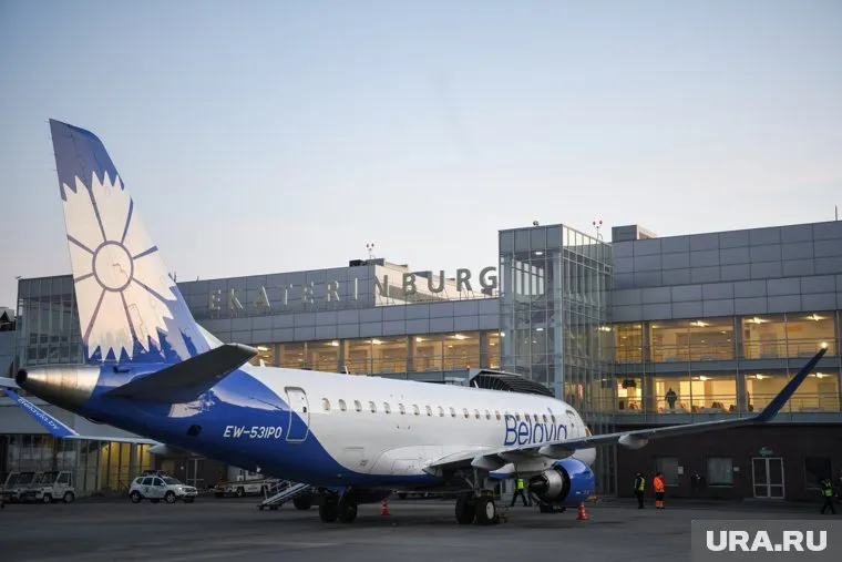 Очередь в Кольцово связали с наплывом туристов