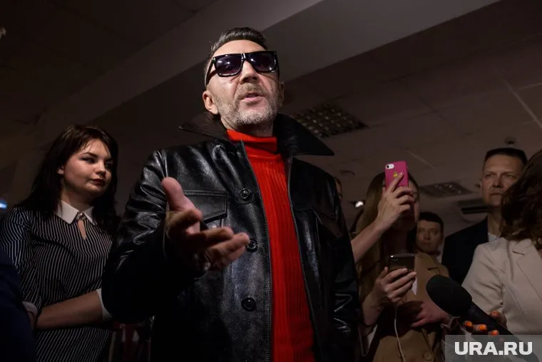 Подписчики посчитали, что таким стихотворением Шнуров оскорбляет чувства верующих